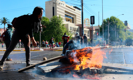 Colegios cerrados y metro suspendido en la capital chilena
