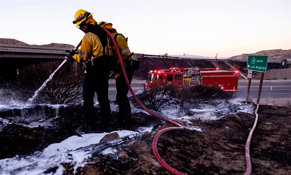 Incendios obligan a evacuar a 200 mil en California