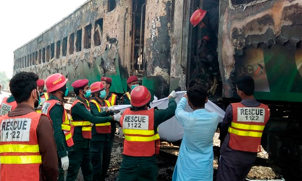 Van 73 muertos por explosión en Pakistán