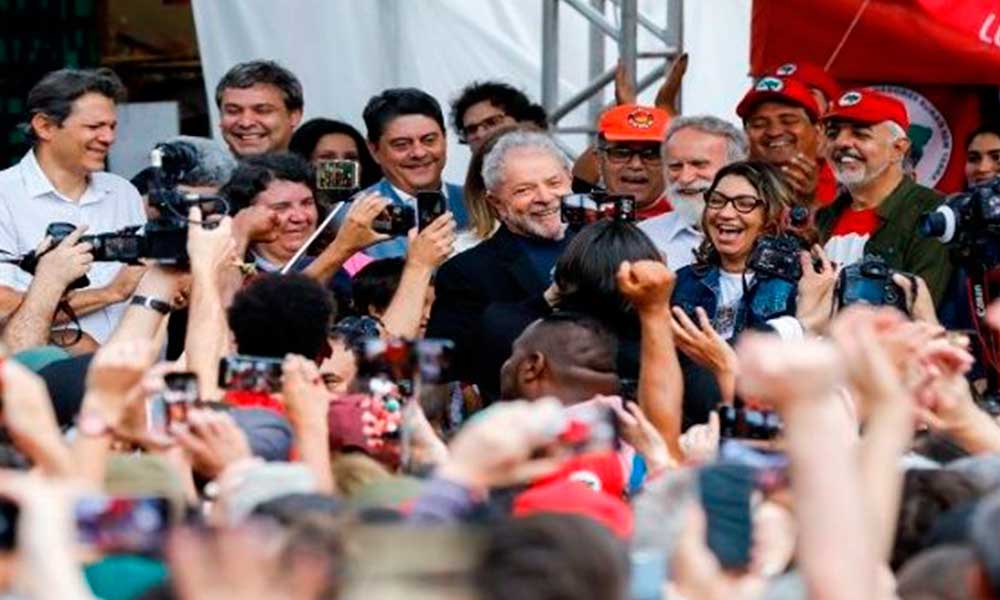 Después de 19 meses en prisión, Lula da Silva sale libre