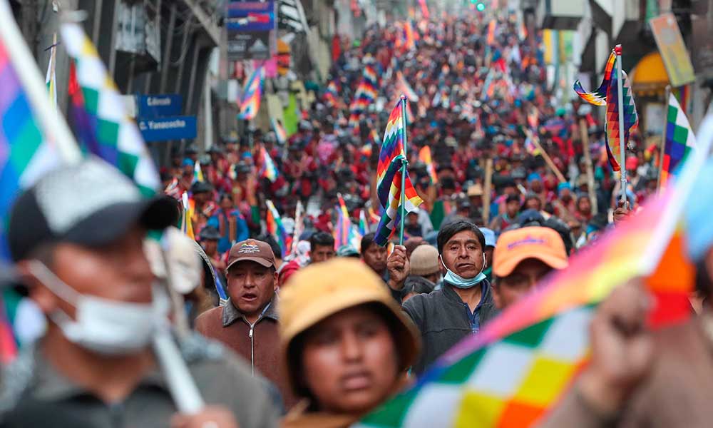 Marchan contra gobierno interino en Bolivia