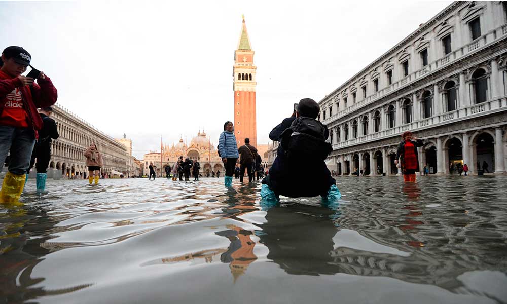 Venecia se repone de la peor inundación en medio siglo