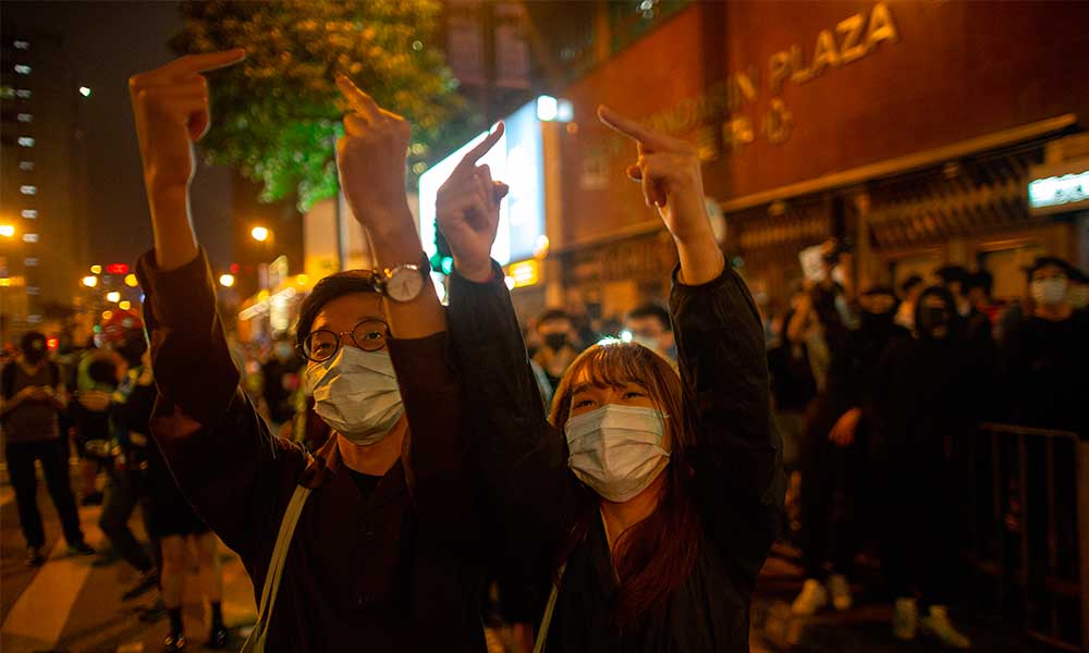 Después de las elecciones, protestas no cesan en Hong Kong