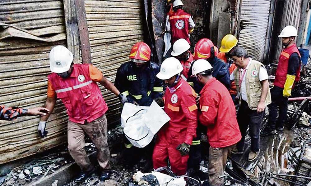 Deja diez muertos incendio en Bangladesh