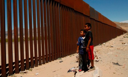 Desviar&aacute;n recursos para construir el muro