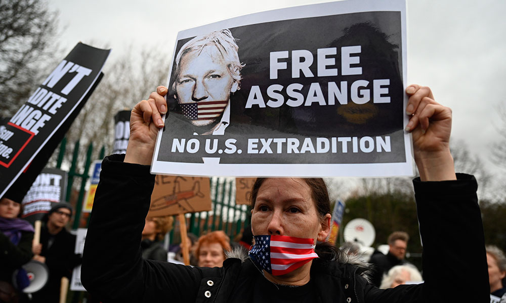 Rechaza Assange su extradición