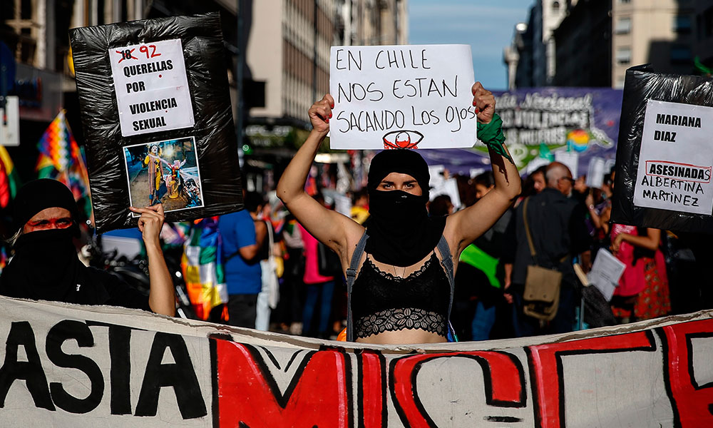 Protestan en el Día de la Mujer en Argentina