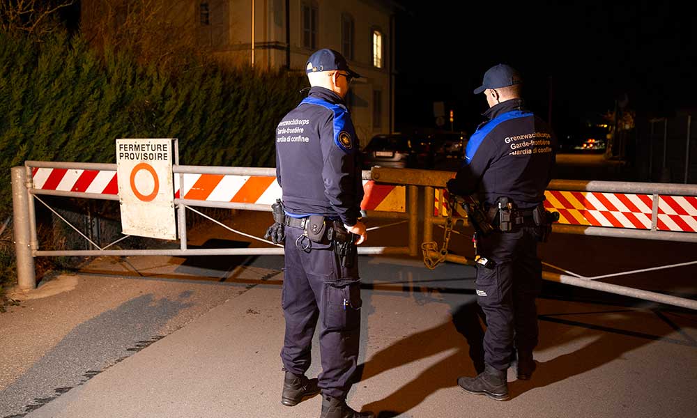 Francia aplica multas por desacato ante pandemia