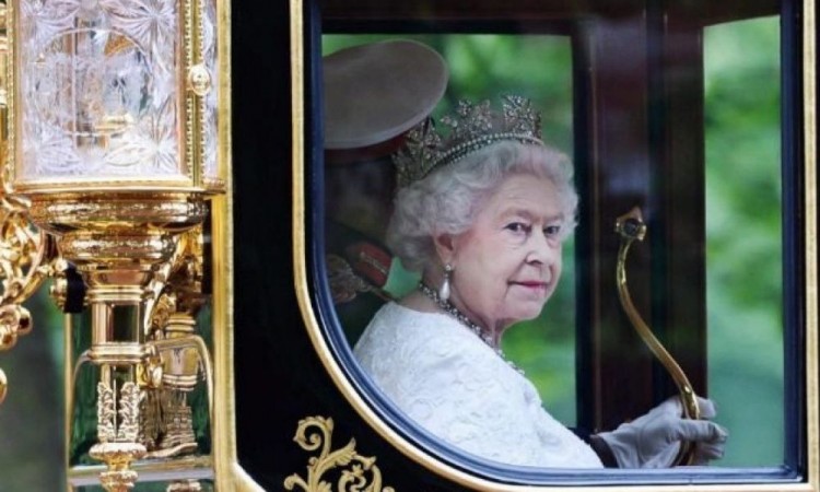 Reina Isabel II pide sobreponerse a la pandemia