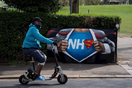 El Reino Unido suma otras 917 muertes por COVID-19, hasta 9 mil 875