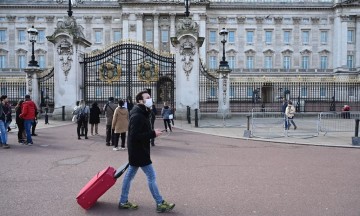 Renuncia asesor científico de Johnson por romper confinamiento
