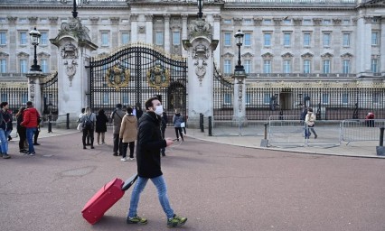 Renuncia asesor cient&iacute;fico de Johnson por romper confinamiento