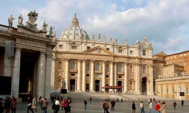 Vaticano prevé ajustes por Covid, pero descarta bancarrota