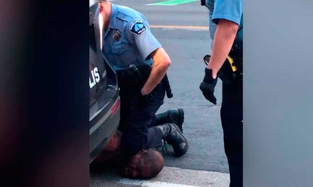 Detienen a policía blanco que mató a afroamericano