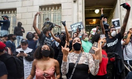 Trump critica protesta frente a la Casa Blanca