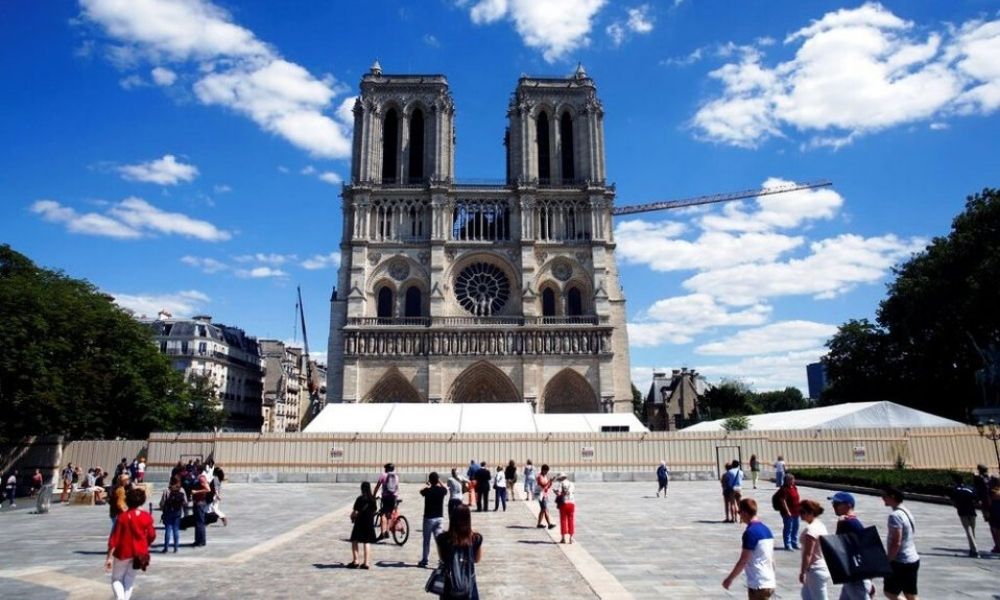 La catedral de Notre Dame reabre su explanada