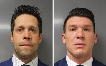 Imputados dos policías que empujaron a adulto mayor durante una protesta en Nueva York