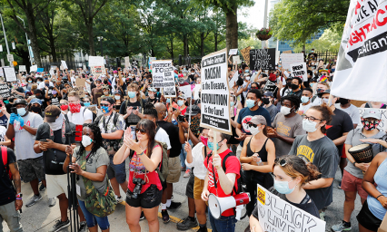 En EU admiten uso de gas pimienta para abrir paso a Trump 