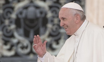 Por pandemia, el papa Francisco dona dos respiradores a Ecuador