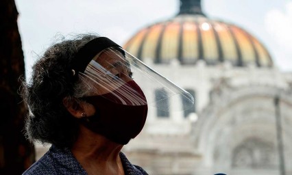 Covid-19 contagia a 10,7 millones y mata a 517 mil personas