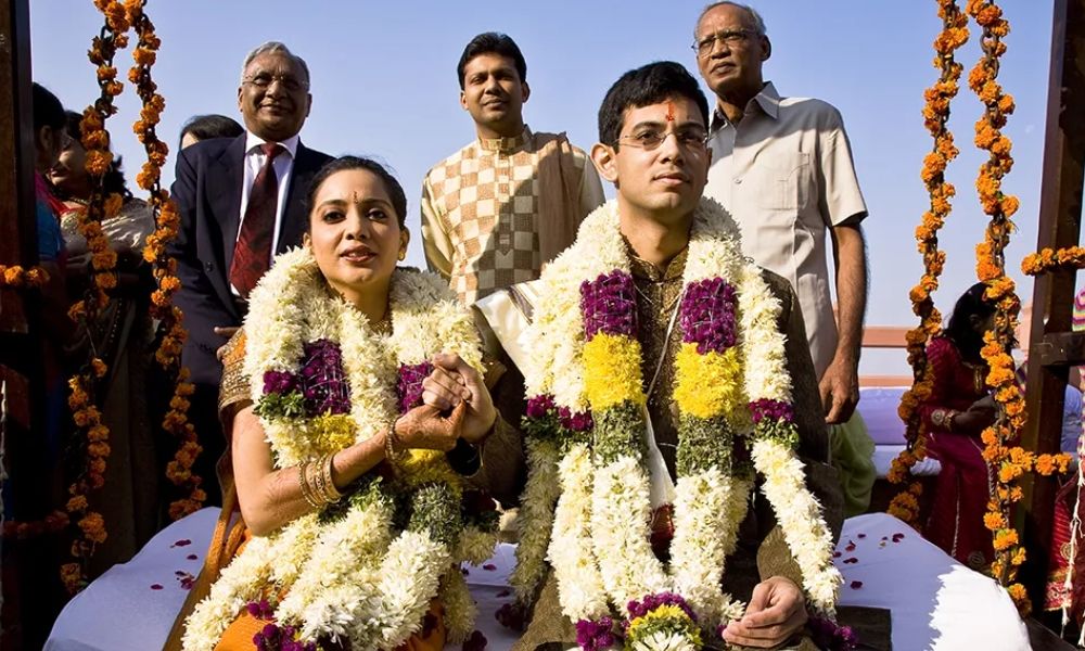Novio muere de coronavirus en la india tras organizar una boda masiva