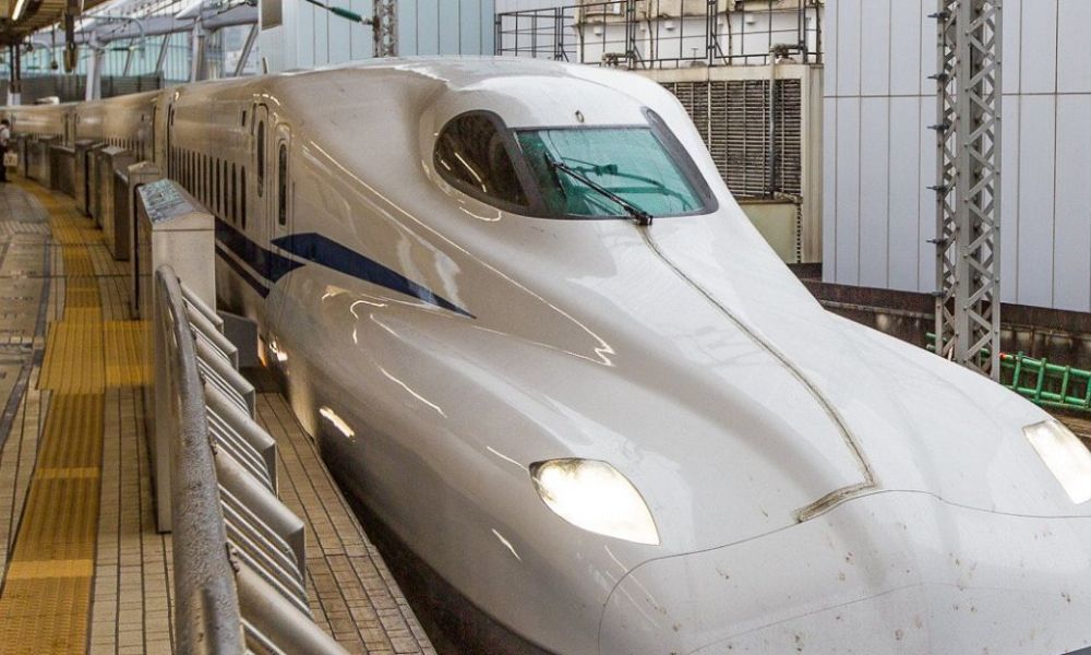 Estrenan en Japón el tren bala más rápido aprueba de terremotos