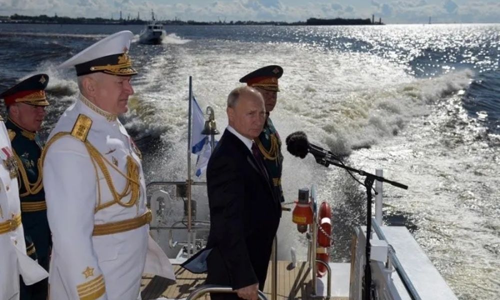 Anuncia Putin que Rusia se reforzará con armas hipersónicas  