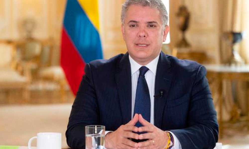 Ordenan detención domiciliaria contra expresidente colombiano Álvaro Uribe