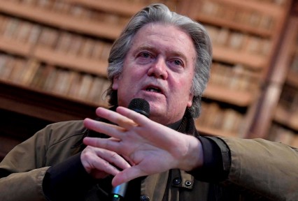 Detienen a Steve Bannon por defraudar a donantes para el muro de Trump
