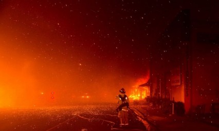 California vive su segunda oleada de fuegos del verano en plena ola de calor