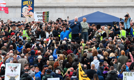 Manifestación contra restricciones en Londres deja lesionados 