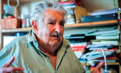 Confirma Mujica que dejar&aacute; en breve su esca&ntilde;o de senador por edad y por salud