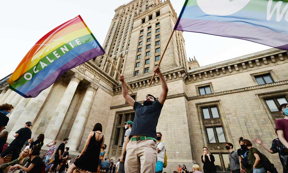 Los embajadores de 50 países instan a Polonia a respetar los derechos LGTBI