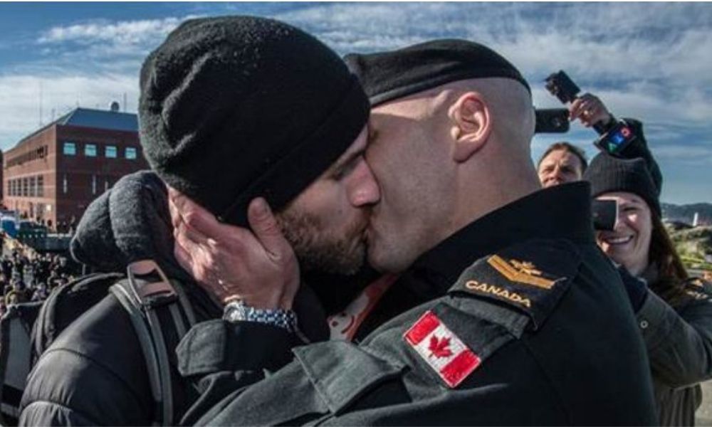 La cuenta oficial de las Fuerzas Armadas de Canadá en los Estados Unidos se unió al movimiento.