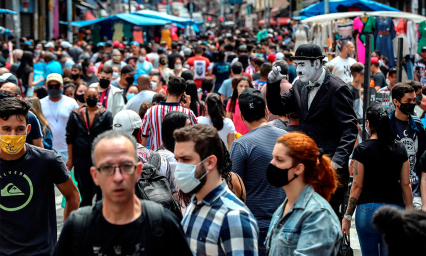 Brasil supera las 150.000 muertes en medio de la indiferencia oficial y social