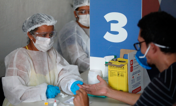 Brasil suma otras 461 muertes por coronavirus, acumula 153,675