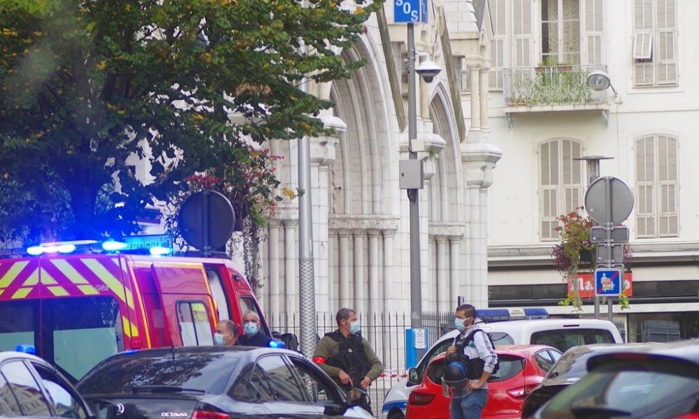 Matan a tres personas en ataque terrorista en Francia