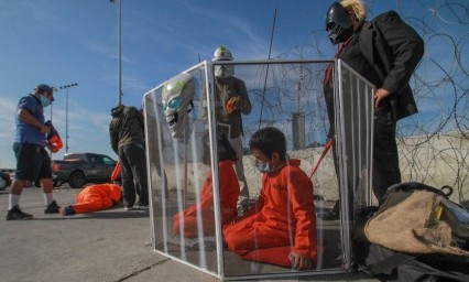  Presentan obra de teatro sobre política migratoria en frontera México-EU