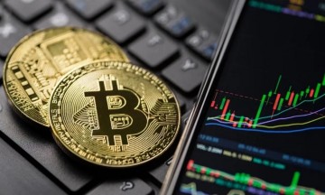 Bitcoin alcanza 17, 000 dólares y alcanza máximo anual