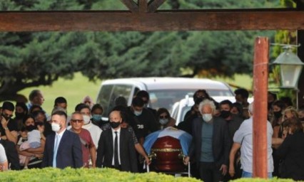 Maradona ya descansa en paz tras multitudinaria despedida en Argentina