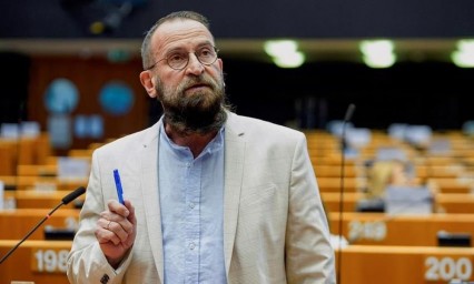 József Szájer, el eurodiputado húngaro que participó en orgía gay y abandonó su partido