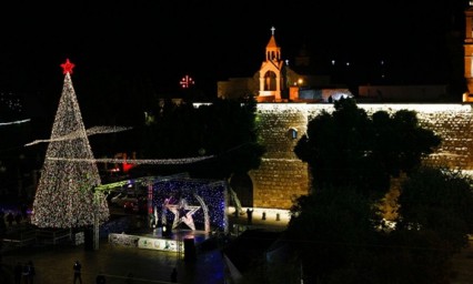 Belén inicia celebraciones de Navidad con el encendido del árbol