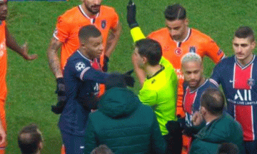 PSG y Basaksehir se retiran del juego por comentario racista del árbitro 