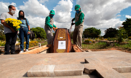 Brasil rebasa 181.000 muertos por covid, tras nueve meses del primer deceso