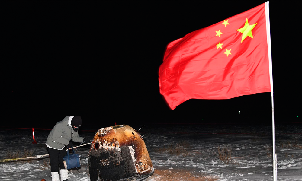 La sonda china Chang'e 5 regresa a la Tierra con muestras lunares
