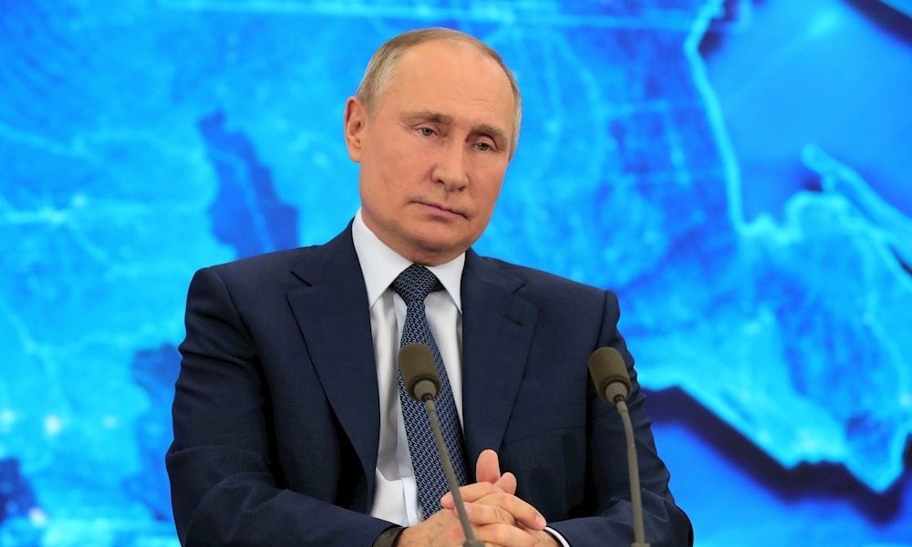Putin tiende la mano a Biden, pero acusa a EU de meter cizaña en Rusia