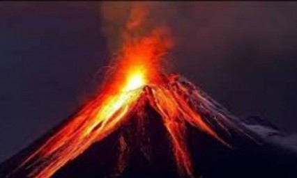 El volcán Kilauea de Hawái entra en erupción tras registrarse un fuerte terremoto