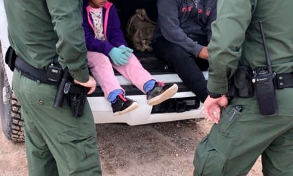 Pediatras comparan el trato que EU da a niños migrantes con la tortura