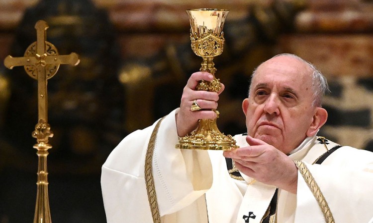El Papa critica que la gente se vaya de vacaciones sin cumplir restricciones 