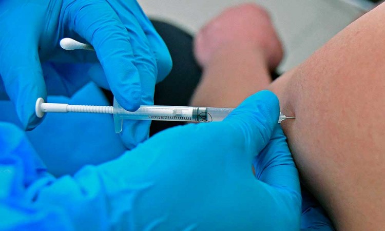 Brasil sigue sin fecha de vacunación por atraso de AstraZeneca